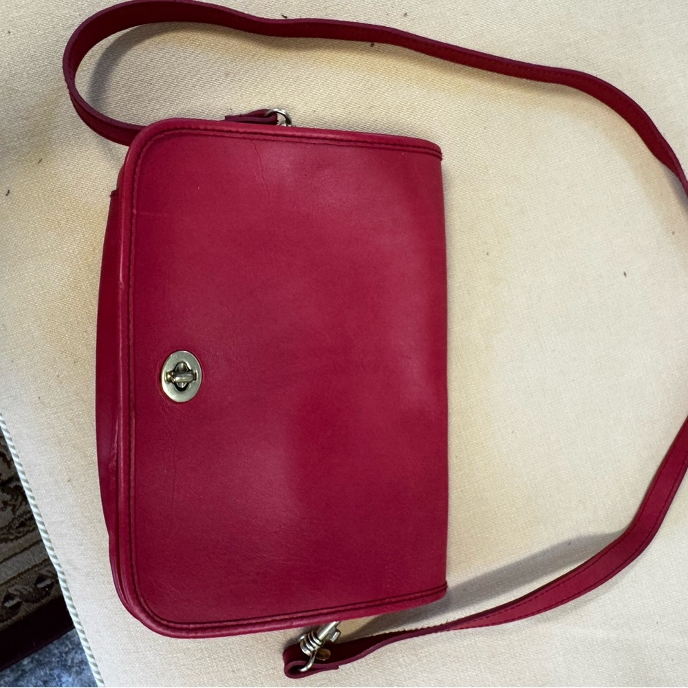 Hunt Club Sleek Red Crossbody Bag with Leather Finish